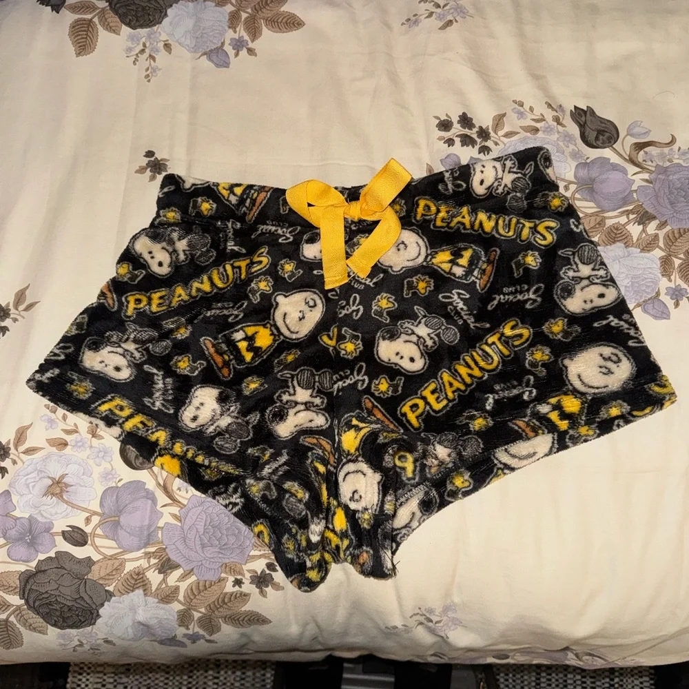 Peanuts black and yellow pj shorts - Picture 1 of 3